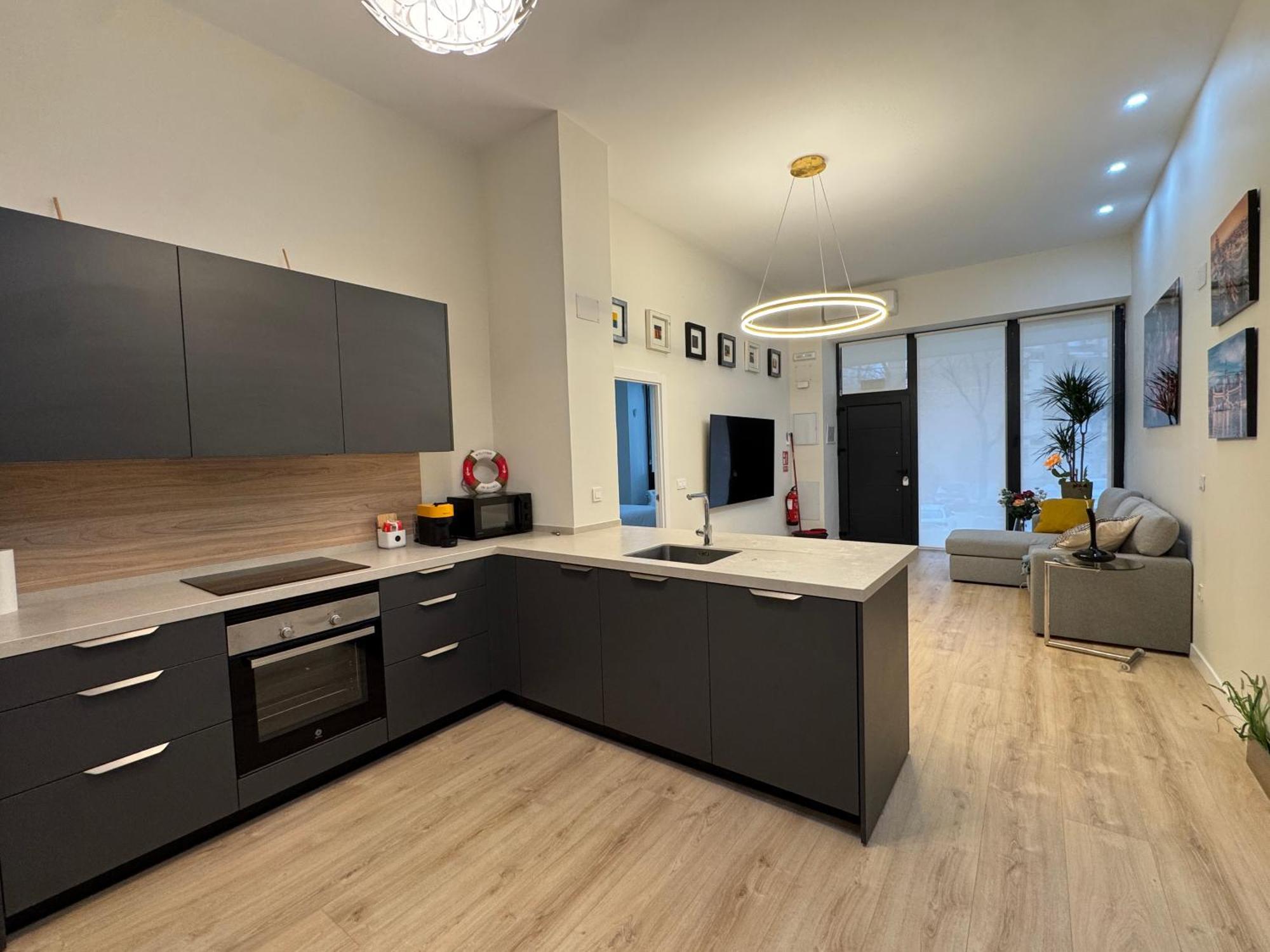 Luxury Suite Wifi Ac Servicios En La Puerta Madrid Eksteriør billede